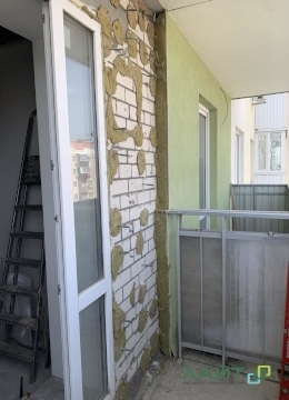 Убрали 100 мм утеплителя. Накрутили 200 мм доборов. Остекление балкона